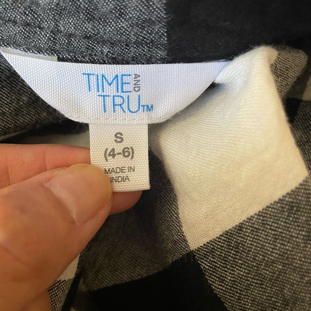 ⚡️ Black White Plaid Buttoned Down Flannel Shirt Top ~ Size S ⚡️ - Picture 3 of 3